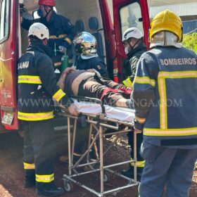 Fotos de Motorista perde controle do veículo e cai em barranco da linha de trem em Maringá