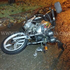 Fotos de Pai e filha ficam feridos após batida entre moto e carro, em Maringá