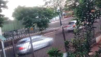 Fotos de Vídeo: Mulher é perseguida por assaltantes armados e tem carro roubado
