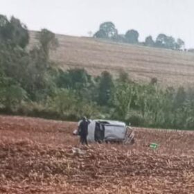 Fotos de Professora que morava em Maringá morre após ser arremessada de carro que capotou  