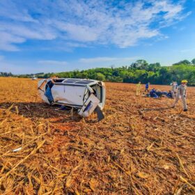 Professora que morava em Maringá morre após ser arremessada de carro que capotou   Foto 1 Fotos de Professora que morava em Maringá morre após ser arremessada de carro que capotou