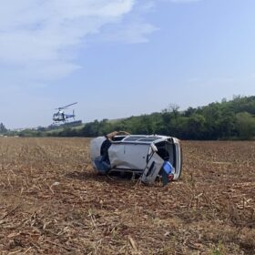 Fotos de Professora que morava em Maringá morre após ser arremessada de carro que capotou  