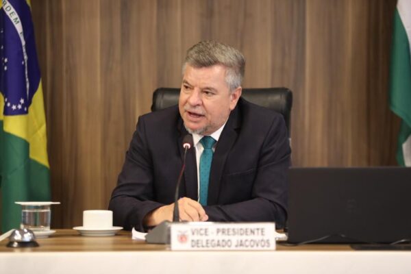 Fotos de Sob a presidência do deputado Jacovós, Comissão de Justiça aprova importantes projetos ao Paraná