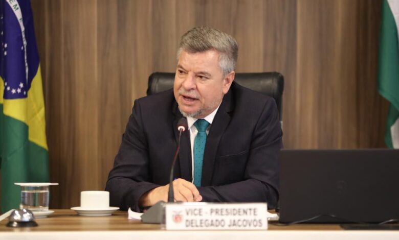 Sob a presidência do deputado Jacovós, Comissão de Justiça aprova importantes projetos ao Paraná Foto 1 Fotos de Sob a presidência do deputado Jacovós, Comissão de Justiça aprova importantes projetos ao Paraná