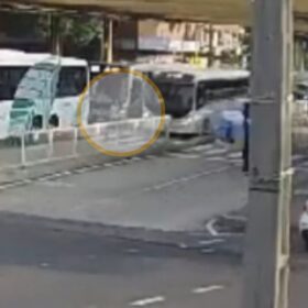 Fotos de Câmera de segurança registrou trabalhador sendo atropelado por ônibus da TCCC em Maringá