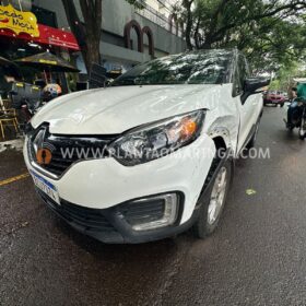 Fotos de Carro capota após colisão com outro veículo em Maringá