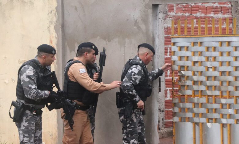 Dezessete pessoas são presas durante operação policial em Maringá e região Foto 1 Fotos de Dezessete pessoas são presas durante operação policial em Maringá e região
