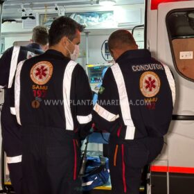 Fotos de Homem é socorrido com ferimentos graves após ser esfaqueado pela esposa em Sarandi 