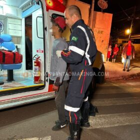 Fotos de Homem é socorrido com ferimentos graves após ser esfaqueado pela esposa em Sarandi 
