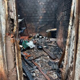 Fotos de Idoso morre carbonizado após incêndio em residência em Sarandi
