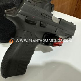 Fotos de Imagens mostram homem atirando na casa da ex-namorada em Sarandi