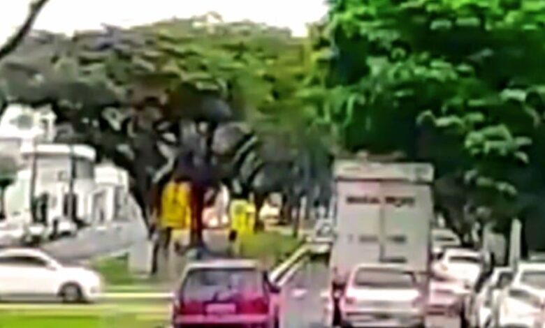Câmera registra moça em patinete elétrico sendo atropelada por carro em Maringá Foto 1 Fotos de Câmera registra moça em patinete elétrico sendo atropelada por carro em Maringá