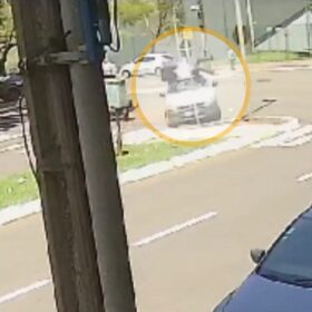 Fotos de Imagens de câmera de segurança registram grave acidente em Maringá 