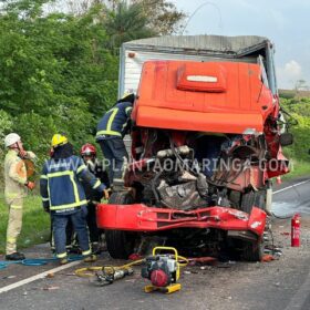 Fotos de Motorista morre após grave acidente na BR-376 em Marialva 