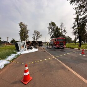 Fotos de   Motorista fica ferido após carreta tombar em Maringá 