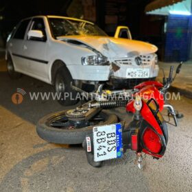 Fotos de Motorista invade a contramão, bate em motociclista em Maringá 
