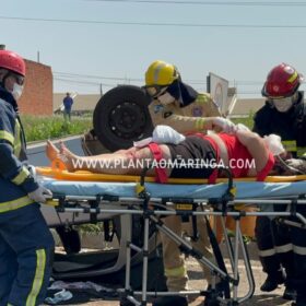 Fotos de Motorista perde controle da direção, invade pista contrária e colide em carro e caminhões em Sarandi