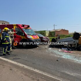 Fotos de Motorista perde controle da direção, invade pista contrária e colide em carro e caminhões em Sarandi