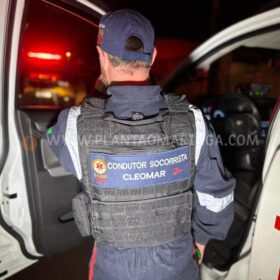 Fotos de Mulher mata vizinho a golpes de faca em Maringá