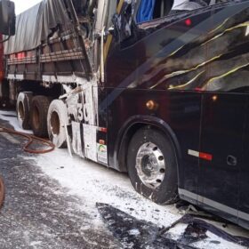 Fotos de Ônibus com crianças da igreja adventista do sétimo dia de Maringá se envolve em acidente com óbito na BR 369 em Corbélia