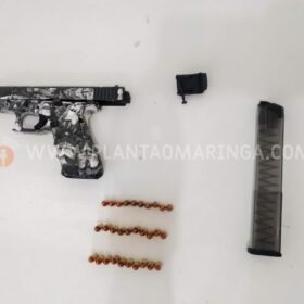Fotos de Polícia Militar prende homem em tabacaria e apreende pistola com mira a laser e kit rajada em Maringá