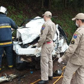Fotos de Quatro pessoas morreram em um grave acidente na PR-466