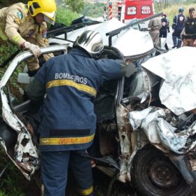 Fotos de Quatro pessoas morreram em um grave acidente na PR-466
