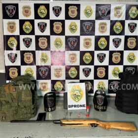 Fotos de Suspeito de integrar quadrilha piratas do asfalto é preso com arma e coletes balísticos