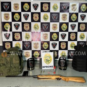 Fotos de Suspeito de integrar quadrilha piratas do asfalto é preso com arma e coletes balísticos