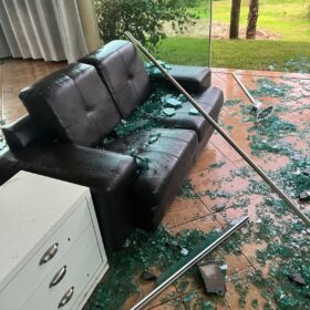 Fotos de Tenda desaba com forte chuva e deixa 8 pessoas feridas em Maringá 