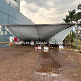 Fotos de Tenda desaba com forte chuva e deixa 8 pessoas feridas em Maringá 