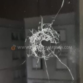 Fotos de Tiro atinge janela de apartamento no 3º andar em Sarandi 