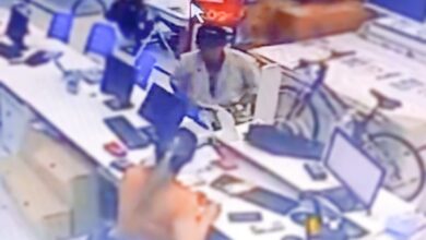 Fotos de Vídeo: criminoso assalta loja de eletrodoméstico e foge levando R$ 17 mil em Sarandi