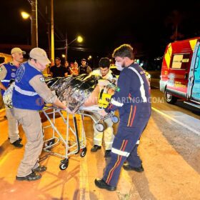 Fotos de Câmera registra homem sendo atropelado e prensado contra muro após discussão em Maringá