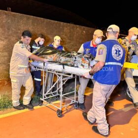 Fotos de Câmera registra homem sendo atropelado e prensado contra muro após discussão em Maringá