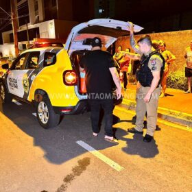 Fotos de Câmera registra homem sendo atropelado e prensado contra muro após discussão em Maringá
