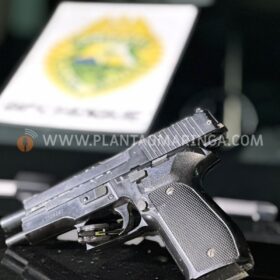 Fotos de Homem é encaminhado para Delegacia de Maringá após ser flagrado com arma de fogo