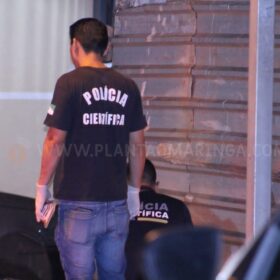 Fotos de Homem é executado com 13 tiros após ser chamado na porta de casa Maringá e suspeita é de crime passional 
