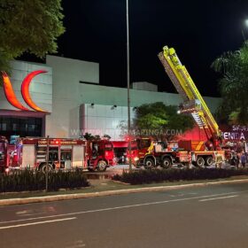 Fotos de   Incêndio no shopping Avenida Center mobiliza bombeiros em Maringá 