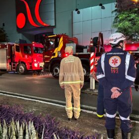 Fotos de   Incêndio no shopping Avenida Center mobiliza bombeiros em Maringá 