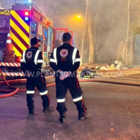 Fotos de Incêndio mata duas crianças e deixa jovem em estado grave em Maringá 