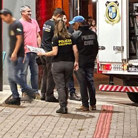 Fotos de Câmera registra homem sendo executado a tiros em Sarandi 