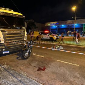 Fotos de Motociclista morre ao bater em carreta estacionada em Maringá