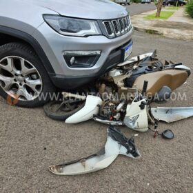 Fotos de Motociclista sofre ferimentos grave após avançar preferencial e bater em carro em Maringá