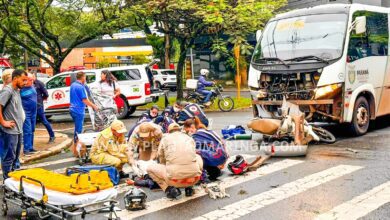 Fotos de Motorista de micro-ônibus avança preferencial e causa grave acidente em Maringá