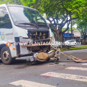 Fotos de Motorista de micro-ônibus avança preferencial e causa grave acidente em Maringá