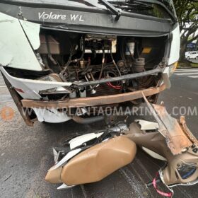 Fotos de Motorista de micro-ônibus avança preferencial e causa grave acidente em Maringá