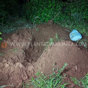 Fotos de Rotam encontra jovens cavando cova e localiza corpo de travesti em Sarandi