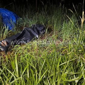Fotos de Rotam encontra jovens cavando cova e localiza corpo de travesti em Sarandi