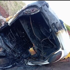 Fotos de Três pessoas morreram carbonizadas após acidente na região